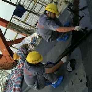 上海崔烨房地产中介服务有限公司员工在做复合润滑涂层